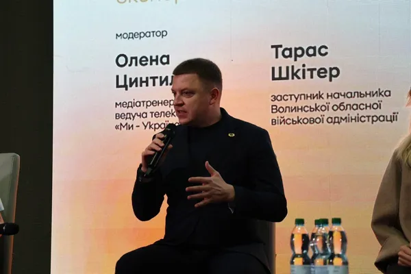 Від «зборів на картку» до системної допомоги: у Луцьку обговорили майбутнє української благодійності (фото)