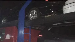 Через «Доманове» автовоз віз «фольксвагени» з контрабандою (фото, відео)