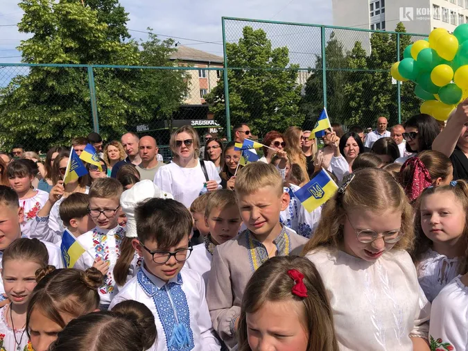 У луцькому ліцеї №9 відгуляли свято початкової школи (фото)