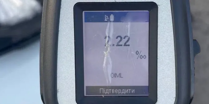 Під Луцьком п'яний водій катав у авто наркомана