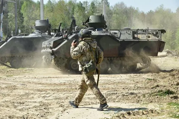 Українські піхотинці показали, як тренуються на американських БТРах (фото, відео)
