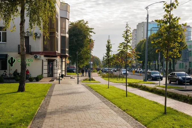 Реконструкція проспекту Волі у Луцьку – на фінішній прямій: що залишилось зробити (фото)