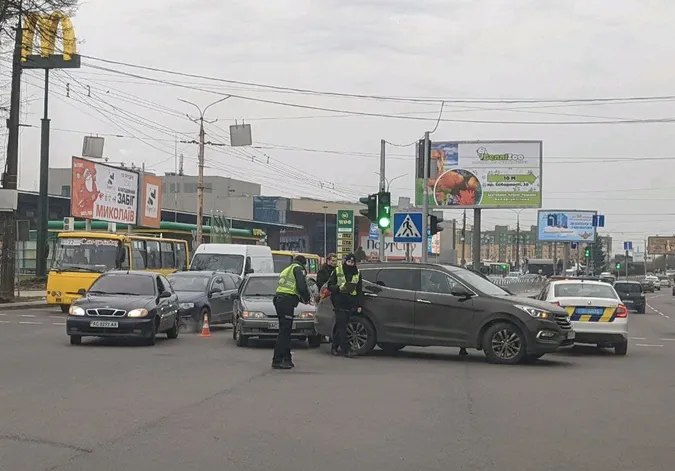 Важко проїхати: у Луцьку на Соборності аварія