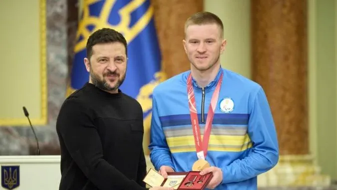 Волинянина Дмитра Суярка відзначили державною нагородою за успіхи на Паралімпіаді-2026 (фото)