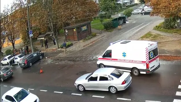 Подвійна ДТП на Відродження у Луцьку: показали момент удару (відео)