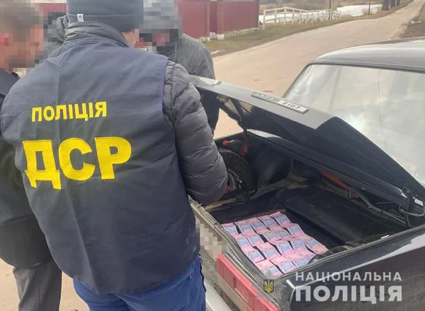 На Волині затримали на хабарі інспекторів фіскальної та податкової служб