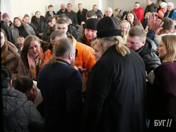 У Смолигові збори щодо переходу храму до ПЦУ вийшли з-під контролю: що відомо (фото, відео)