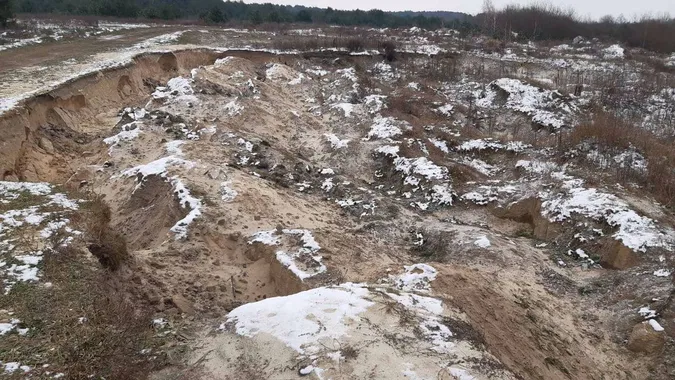 Збитків – майже на 51 мільйон: на Волині незаконно видобували пісок (фото)