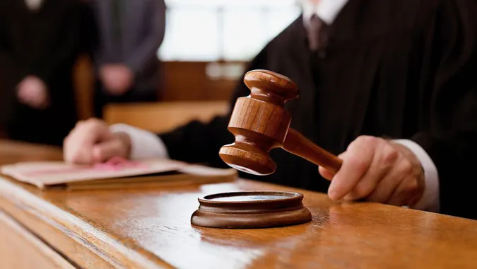 Більшість українців вважає, що в суді виграють гроші і вплив, - опитування