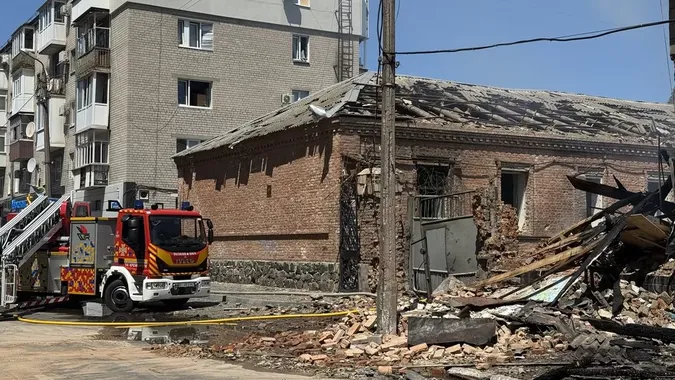 Наслідки удару по будівлі ТЦК та СП у Кременчуці / Фото: Суспільне