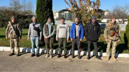 На Закарпатті затримали волинянина, який ледве не помер, перепливаючи Тису (відео)