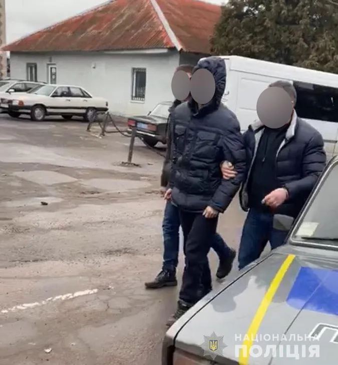 Нападав із ножем на жінок: в Нововолинську затримали грабіжника (фото)