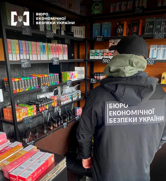 У Луцьку продавали «ліві» рідини для електронних сигарет (фото)