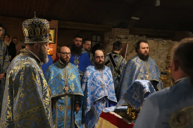 У першому храмі Луцька, якому майже тисяча років, помолилися перед стародавньою іконою (фото)