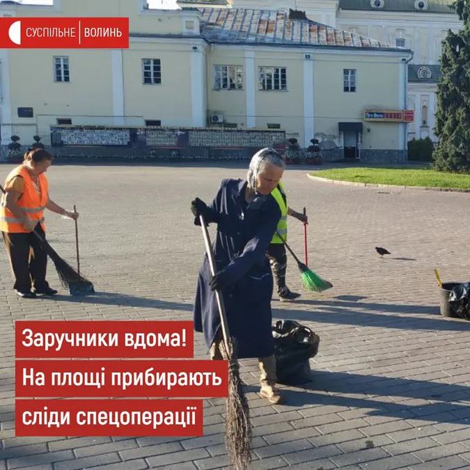 Із центру Луцька автобус забрали, територію прибрали (фотофакт)