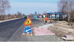 Показали, як у Рожищенському районі ремонтують дорогу (фото)