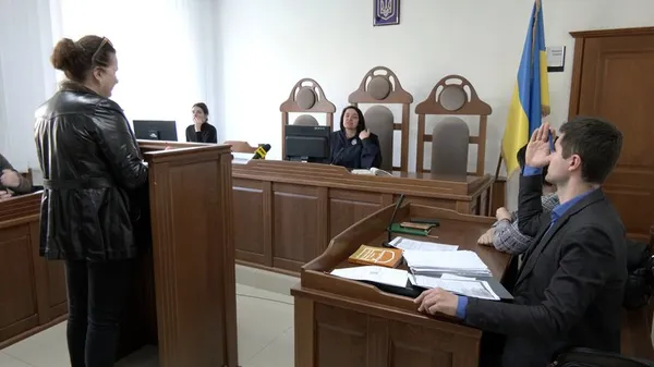 «Ні укриття, ні грошей»: на Волині судять освітянку за службове підроблення