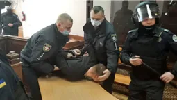 Волинські правоохоронці відпрацювали затримання злочинця у суді (фото)