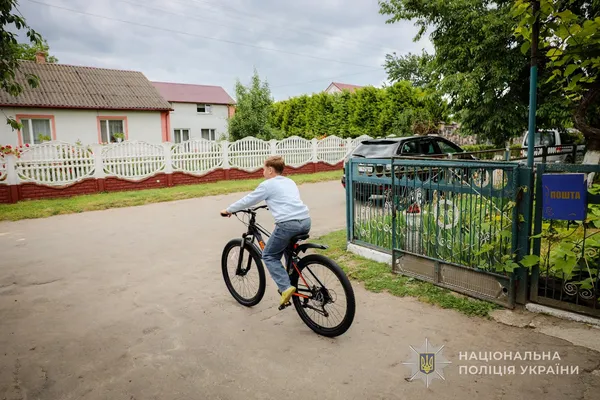 Волинські поліцейські зворушливо привітали з Днем народження сина загиблого побратима (фото)