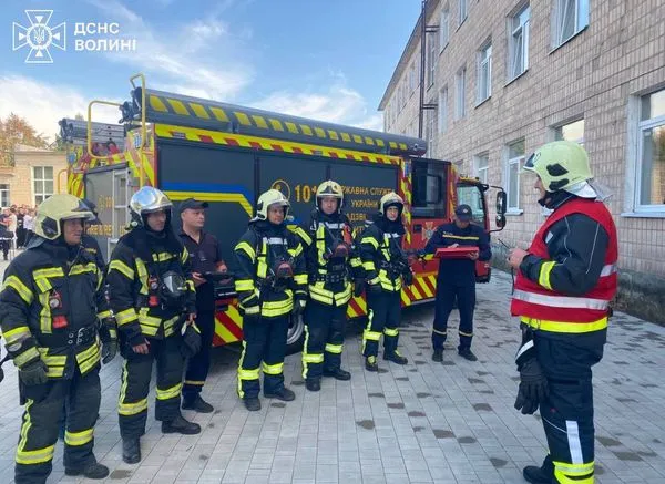 У закладі освіти в Ковелі працювали пожежники і медики: що сталося (фото)
