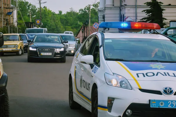 Кортеж Патріарха. Всього три авто, разом з поліцією