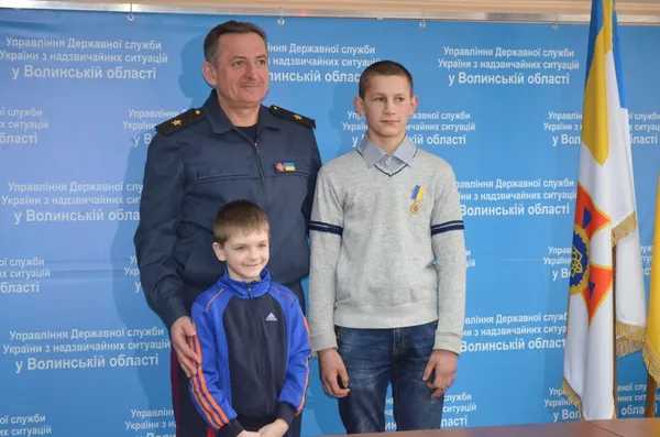 На Волині нагородили підлітка, який витягнув з-під криги школяра (фото, відео)