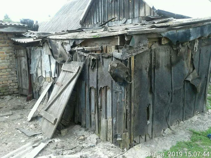 Лучани наносять на сараї штукатурку, аби уникнути демонтажів (фото)