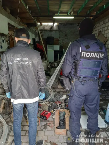 На Волині банда обкрадала оселі: виявили дві вантажівки речей (фото, відео)