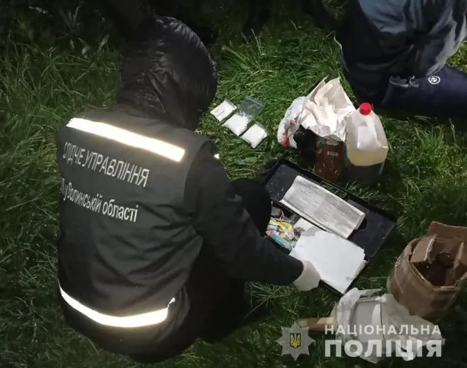 У Луцькому районі злочинці виготовляли й збували великі партії наркотиків (фото, відео)