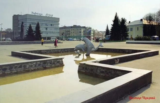 Театральна площа, 2000 рік