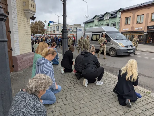 Батько чотирьох доньок: у Ковелі попрощалися із офіцером Олександром Дригулею (фото)