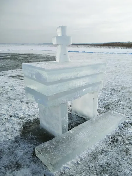 Як на Світязі готували ополонку для освячення води (фото)