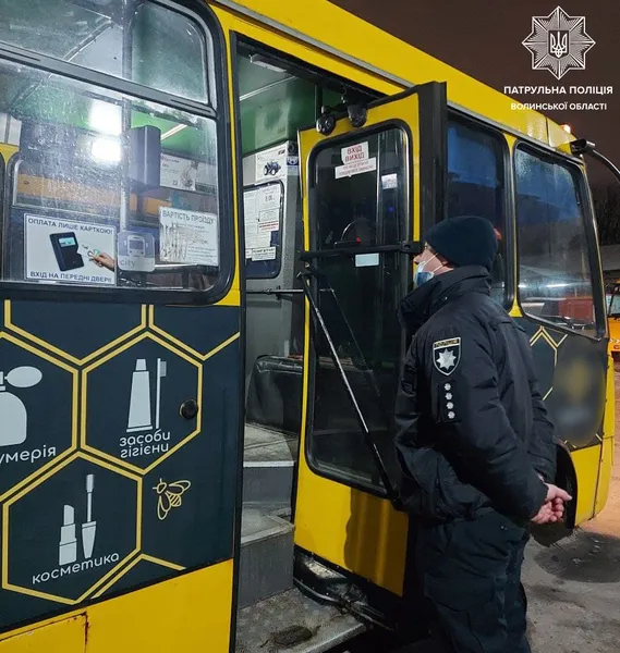 У Луцьку патрульні перевірили технічний стан маршруток (фото)