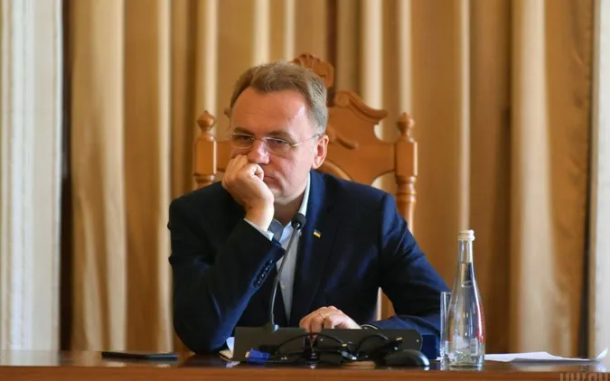 Більша частина Львова досі без електрики: Садовий закликав зробити вдома запаси їжі та води