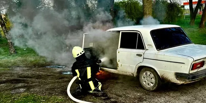 У селищі на Волині горів «жигуль» (фото)