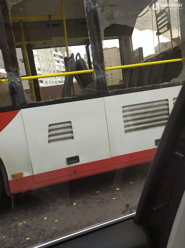 У Луцьку зіткнулися тролейбус і вантажівка (фото, відео)