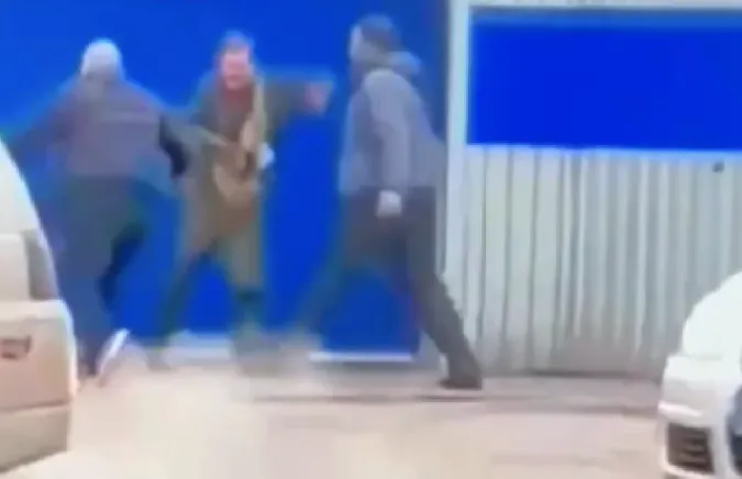 У Мукачеві роми побили представника ТЦК (відео)