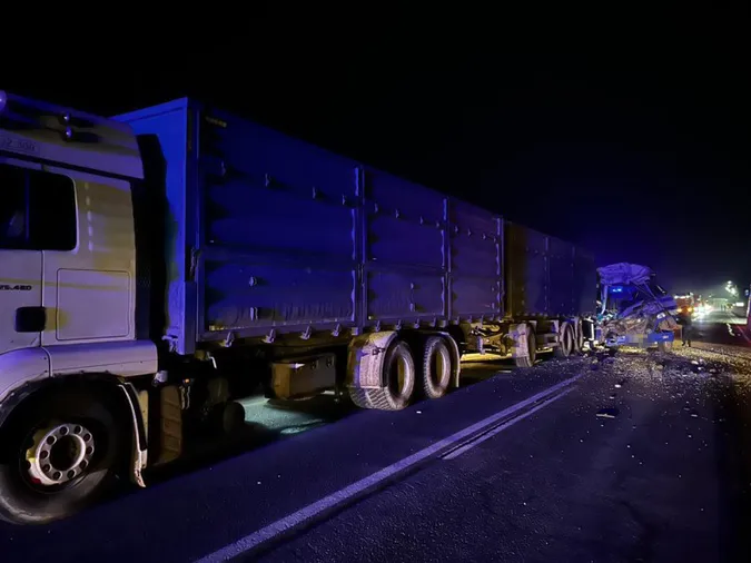 Шестеро потерпілих: у Луцькому районі автобус врізався у причіп (фото, відео)