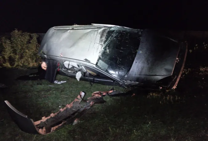 У Боратині Ford злетів у кювет і перекинувся – водій у лікарні (фото)