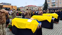 На Волині провели в останню путь військових Олександра Гнатюка, Ігоря Карпука та Романа Йовика (фото)