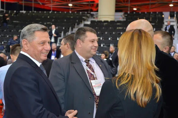 Усміхнений Романюк після виступу президента