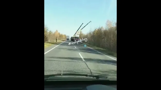 На Волині фура злетіла у кювет і перекинулася (відео)
