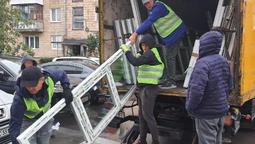 У Луцьку безкоштовно замінили понад 130 вікон у будинках, які постраждали від атаки рф (фото)