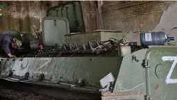 Викладач з Волині пішов у військо і ремонтує трофейну бойову техніку (фото, відео)