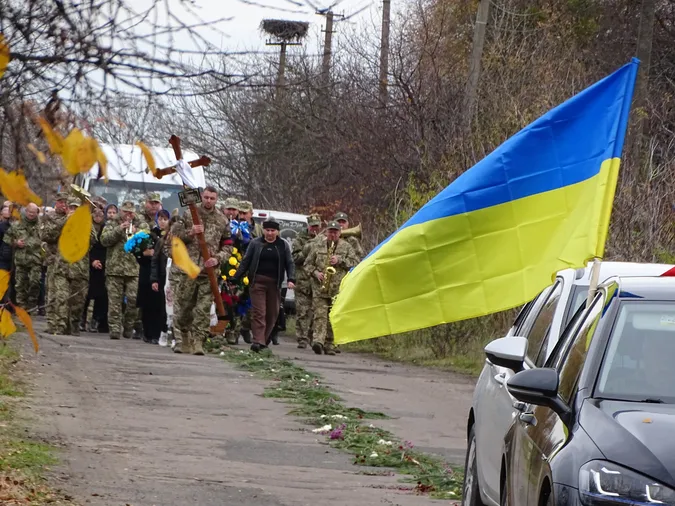 Громада у скорботі: на Волині попрощалися із воїном Юрієм Патієм (фото)