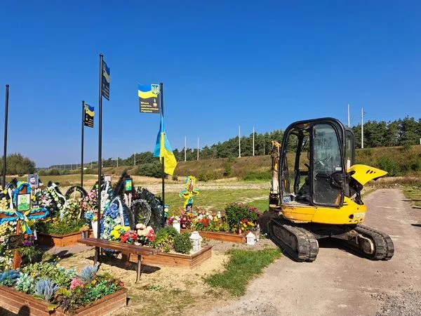 На кладовищі у Володимирі встановлюють камери відеонагляду (фото)