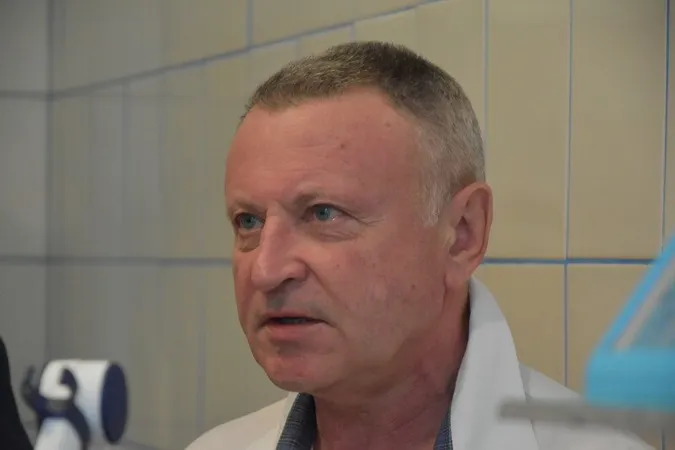 Михайло Токарчук залишиться працювати в пологовому лікарем