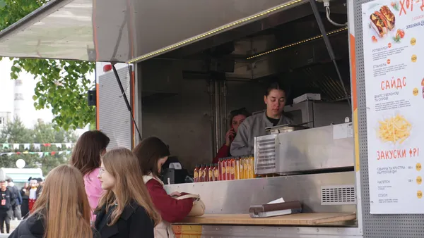 Скільки коштує погуляти на Food Fest у Луцьку цьогоріч (фото)