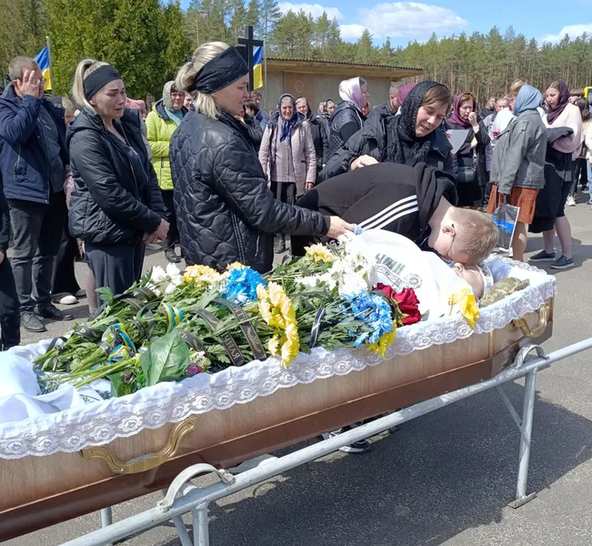У Маневичах попрощалися із захисником Андрієм Сидоруком (фото)