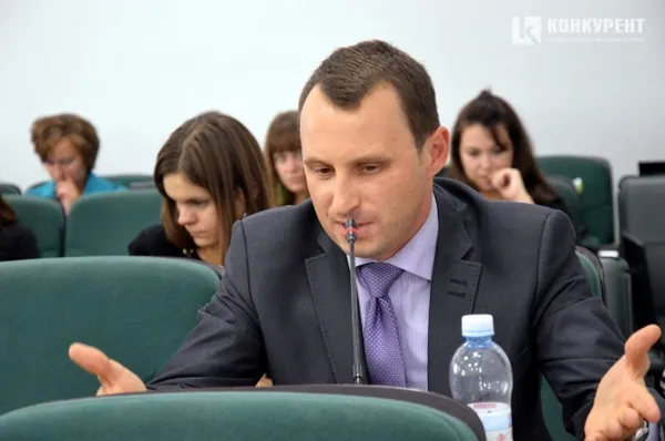 Екс-заступник міського голови публічно лобіював тему з ручними валідаторами